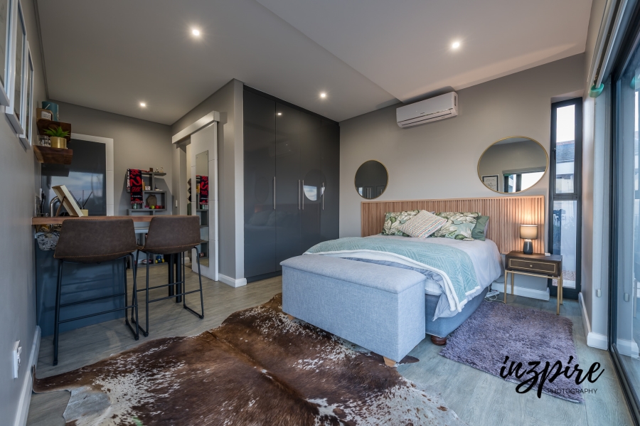 4 Bedroom Property for Sale in Village On Sea Western Cape